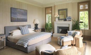 Bedroom example in cottage in Craftsman style.
