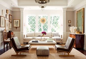 Elegant Living Room with Classical Elements and Modern Functionality