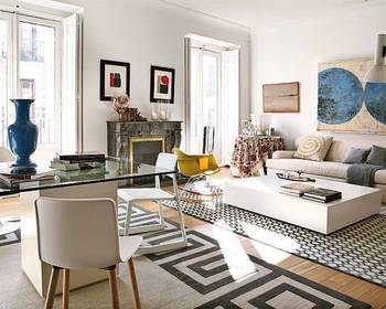 Light Eclecticism: Modern Living Room with Classic Fireplace and Geometric Accents