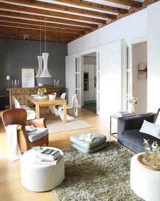 Contemporary Interior with Historical Character: Exposed Beams and Elegant Zoning