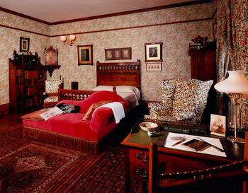 Photo of bedroom in cottage in colonial style.