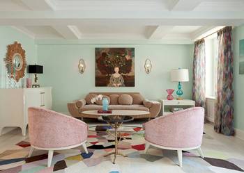 Mint Eclectic: Bright Living Room with Colorful Accents and Artistic Focus