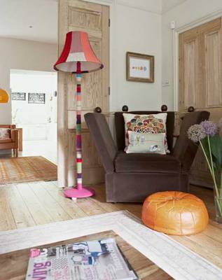 Eclectic Comfort: Playing with Bright Accents on a Neutral Base