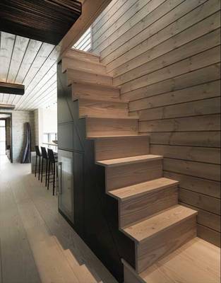 Minimalist Wooden Staircase: Geometric Elegance in Scandinavian Interior