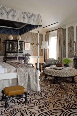 Bedroom design in house in colonial style.