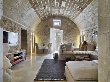 Option of  in cottage in Mediterranean style.
