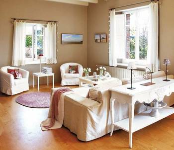 Bright Provençal Living Room: A Harmony of Comfort and Elegance in a Country House