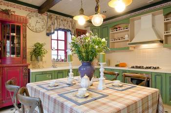 Dining room in cottage.