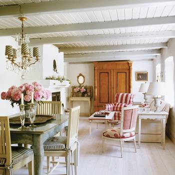 Provençal Elegance: Light Country House Interior with Vintage Accents