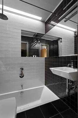 Laconic Monochrome Bathroom: Black and White Contrast in Modern Minimalism