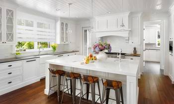 Bright Classic Kitchen with Marble Island: Elegance and Functionality