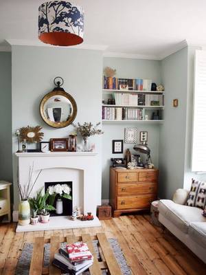 Harmonious English-style living room: mint walls, vintage accents, and natural textures