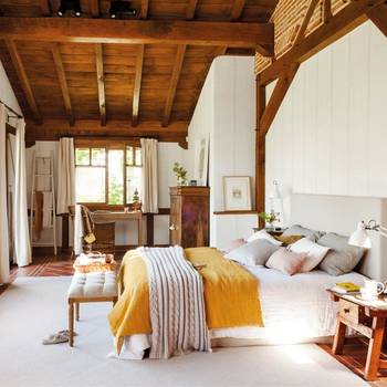 Design of bedroom in cottage in Craftsman style.