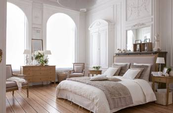 Bedroom in country house in renaissance style.